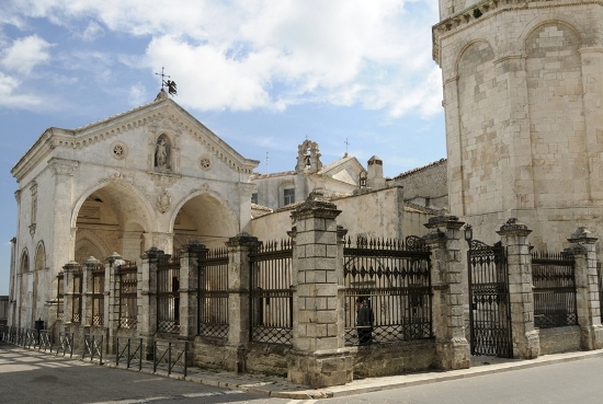 Wallfahrtskirche San Michele Arcangelo - Unesco, Apulien