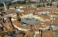 Lucca, Piazza Anfiteatro