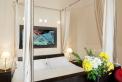 Superior with four-poster bed