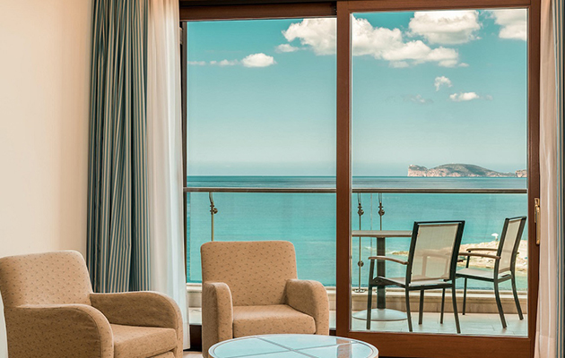 Doppelzimmer mit Terrasse - Panoramablick aufs Meer 