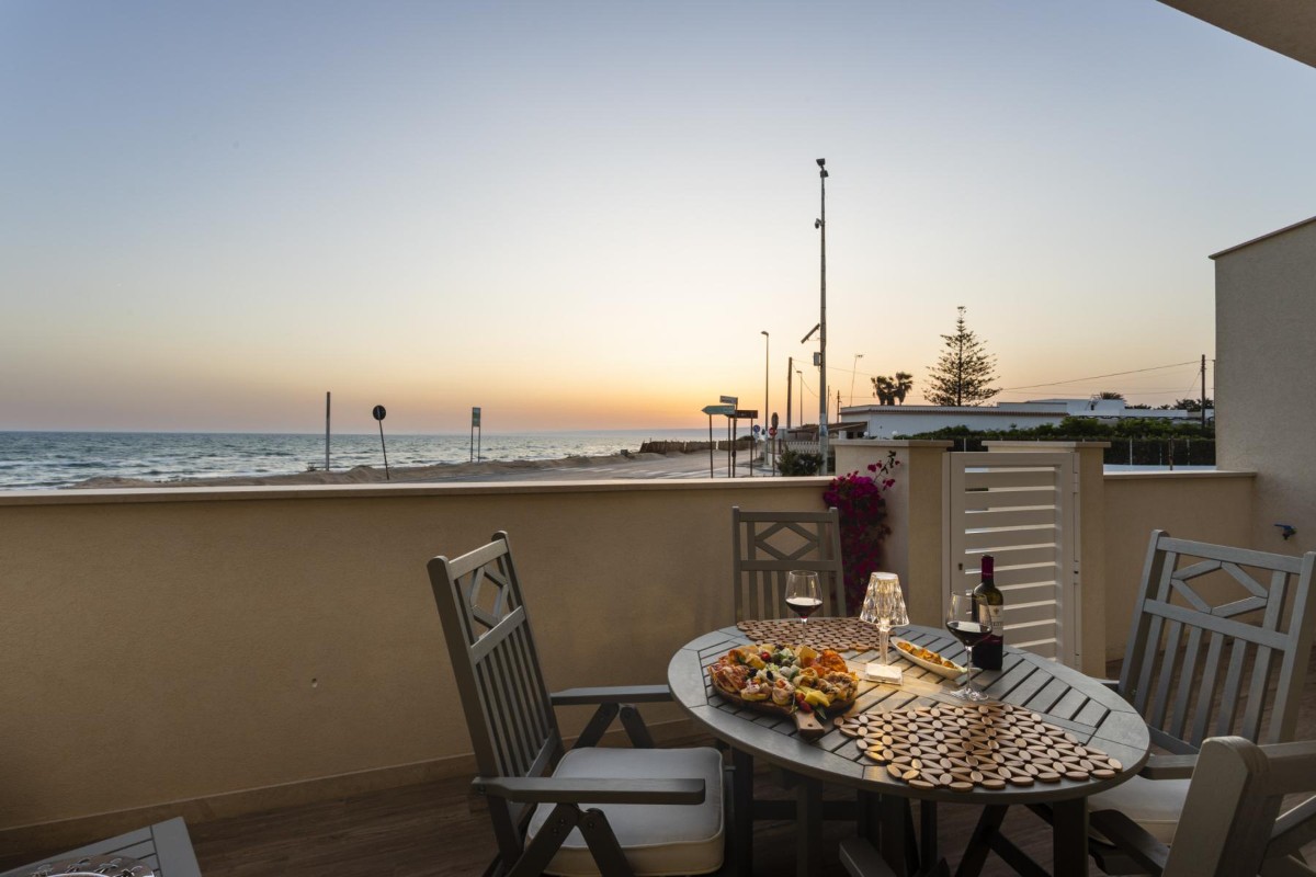 House on the Beach Piano Terra