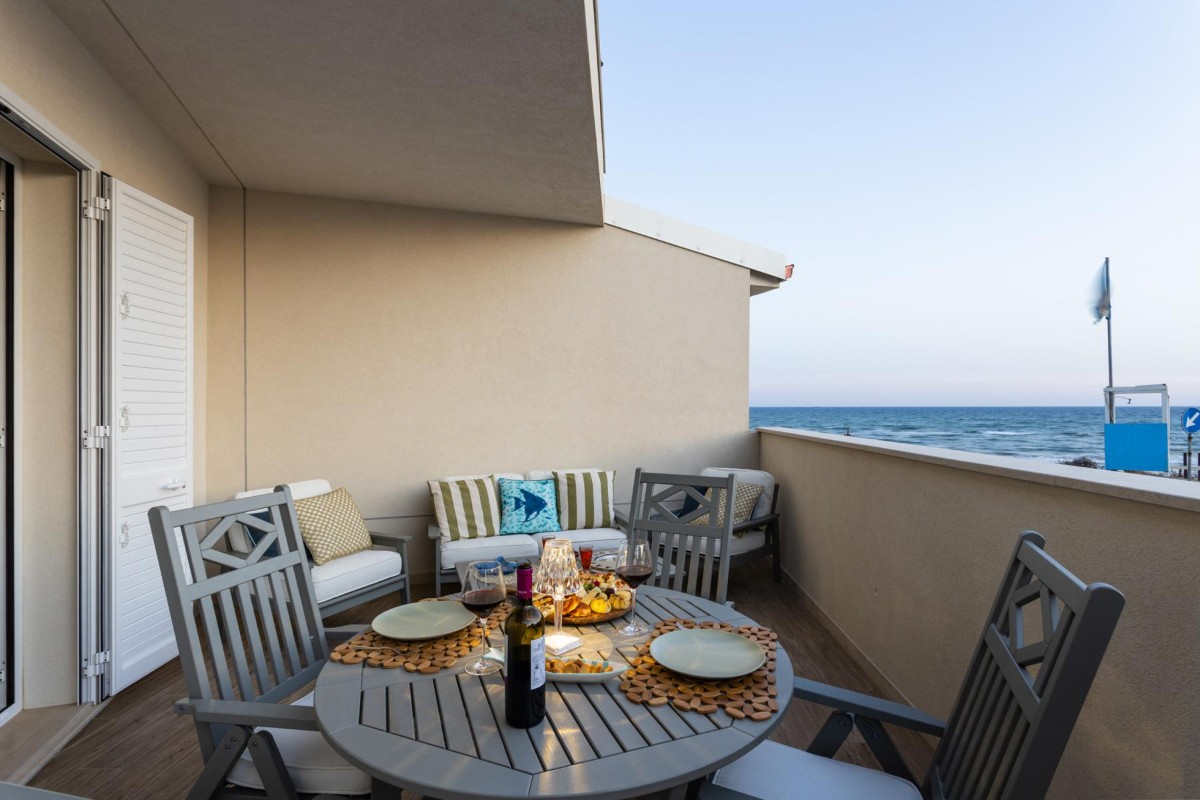 House on the Beach Piano Terra