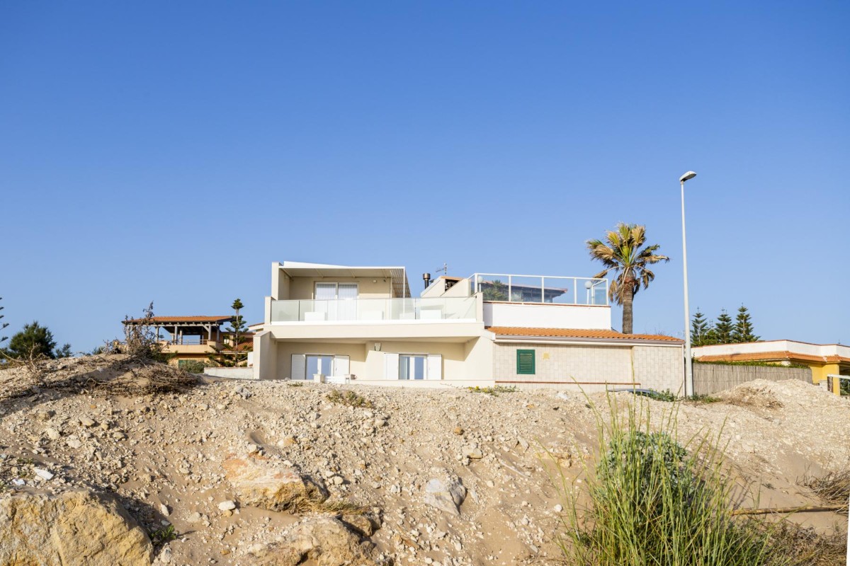 House on the Beach Piano Terra