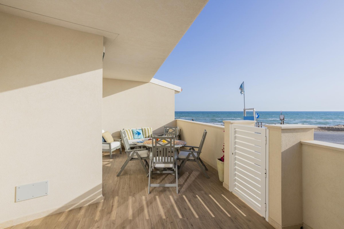 House on the Beach Piano Terra