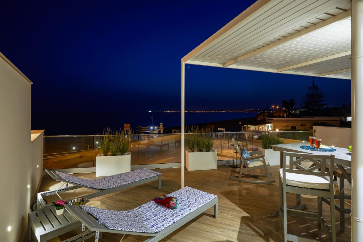 House on the Beach Primo Piano