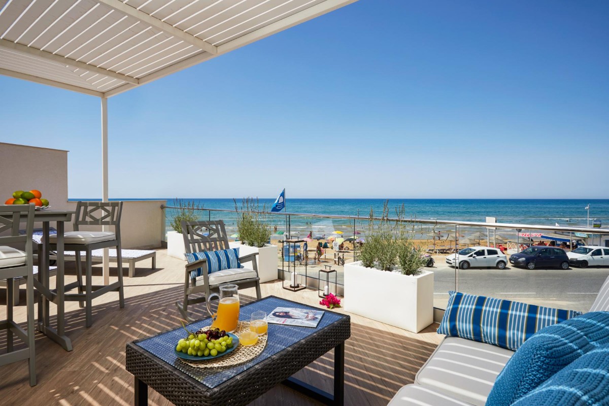 House on the Beach Primo Piano