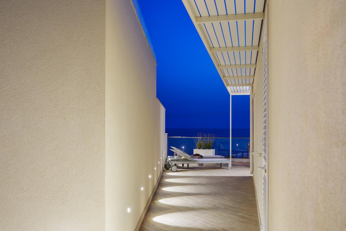 House on the Beach Primo Piano