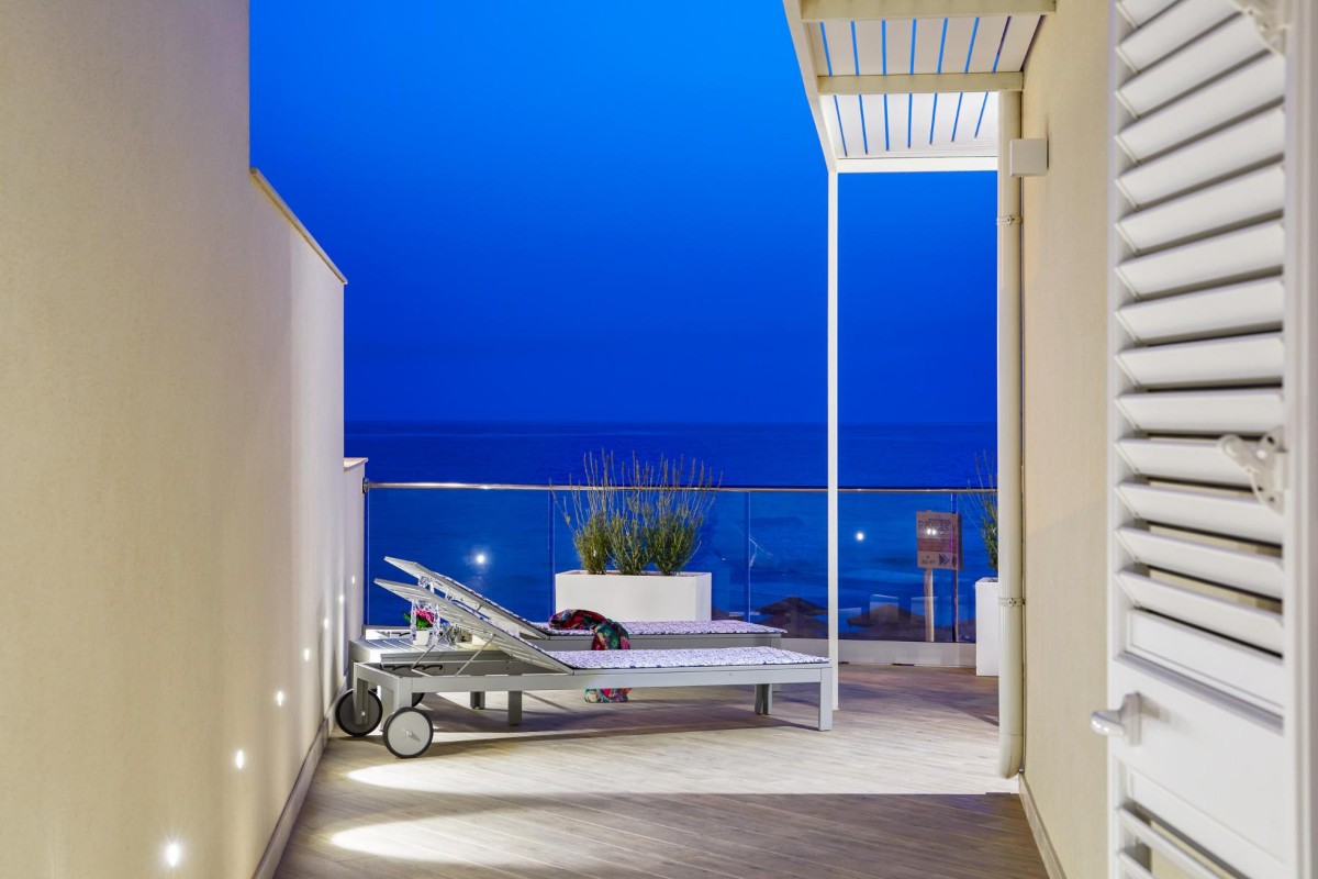 House on the Beach Primo Piano