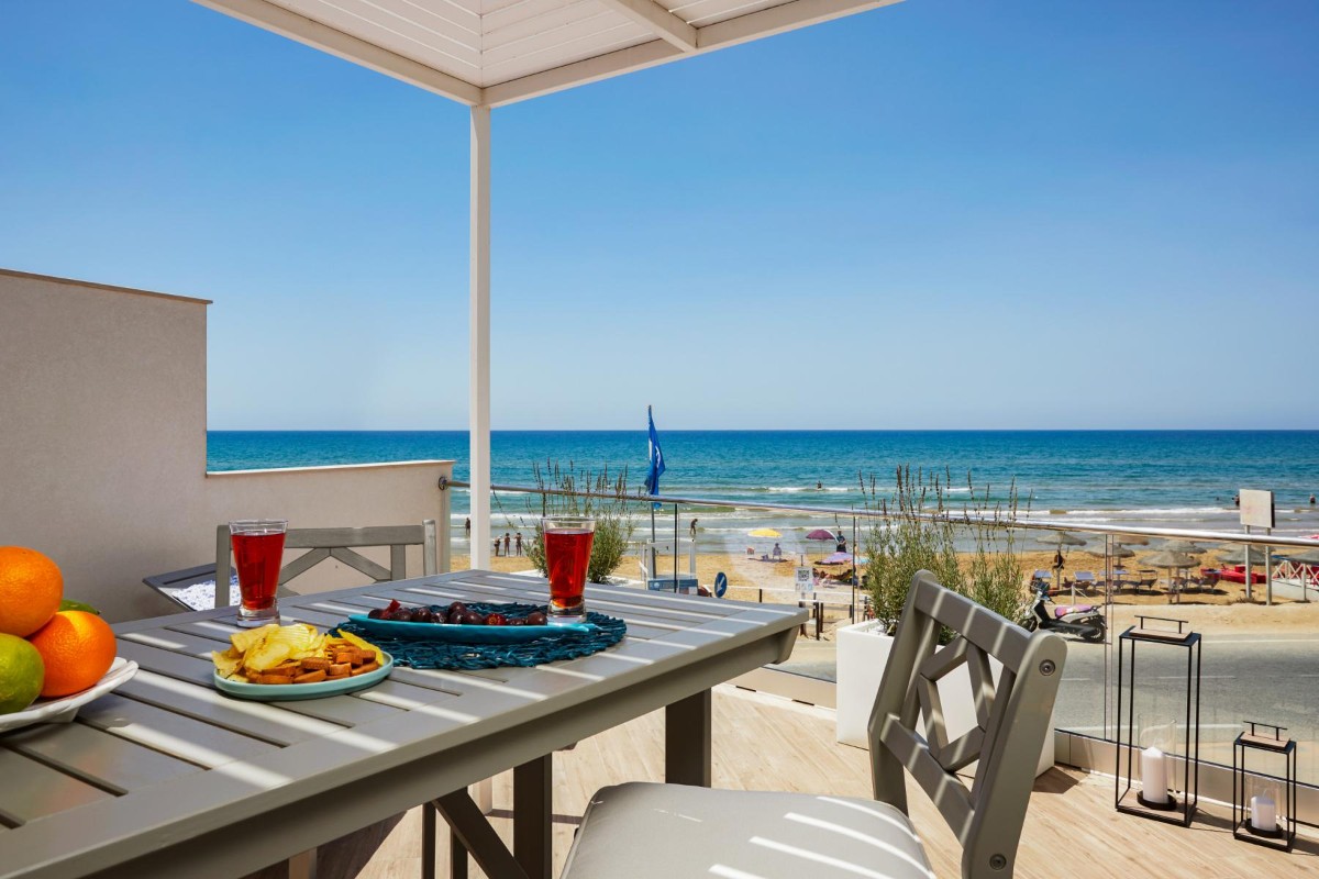 House on the Beach Primo Piano