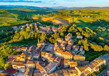 Hotel di Lusso e Ville a Castelnuovo Berardenga: Eleganza e Relax nel Cuore del Chianti