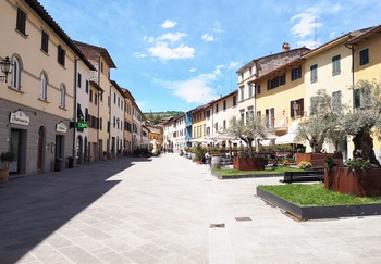 Gaiole in Chianti: Tradizione e Vini Eccellenti nel Cuore della Toscana