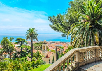 Sanremo: eleganza rivierasca, giardini mediterranei e musica sulla costa ligure